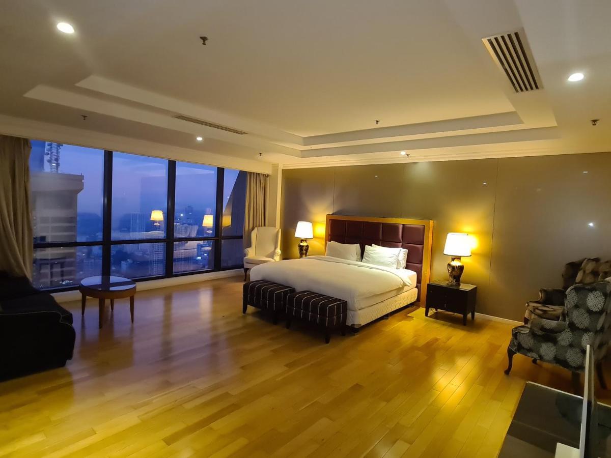 Raymond Suites At Berjaya Times Square Kuala Lumpur Exterior foto
